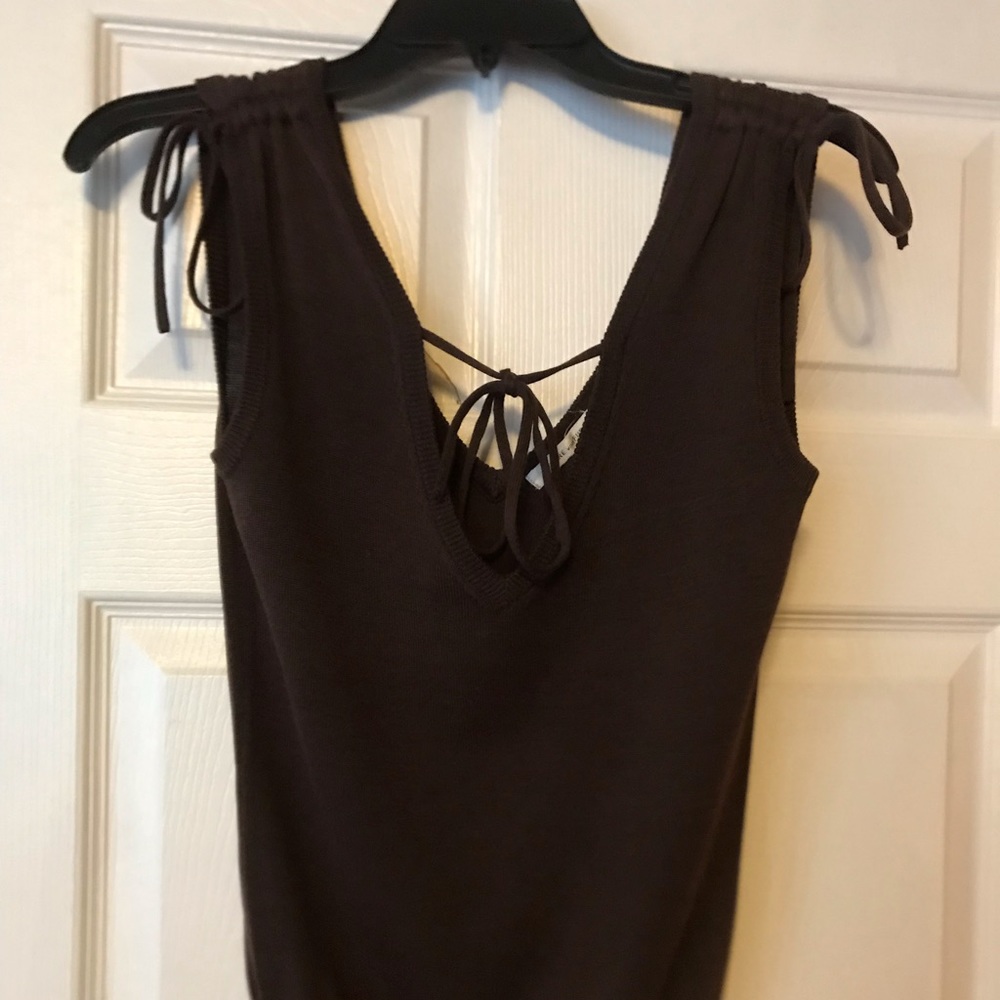 Diane Von Furstenburg sleeveless knit sweater top